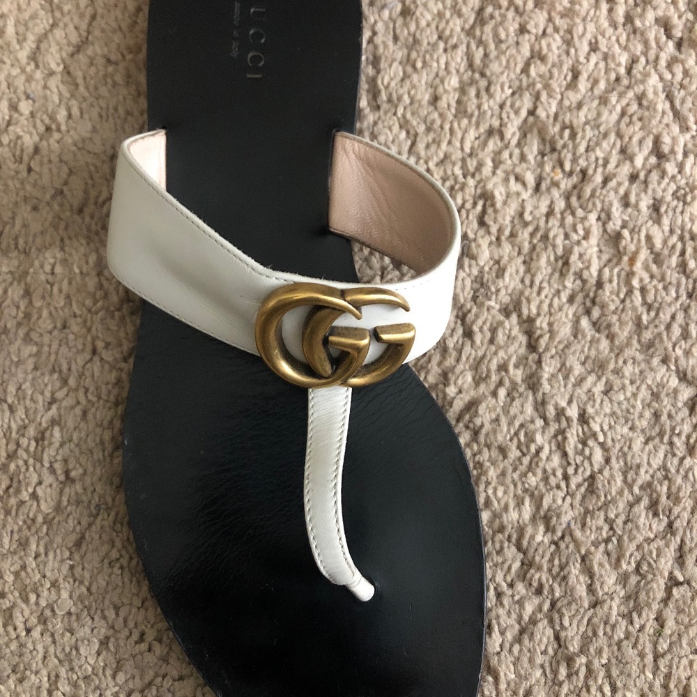 Gucci Thong leather  sandals